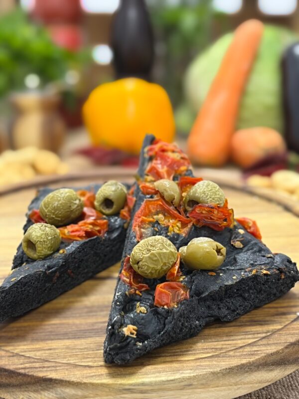 Focaccia al carbone vegetale – ración